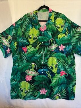 Big and tall men’s Green Alien Tropical Print Short Sleeve Shirt